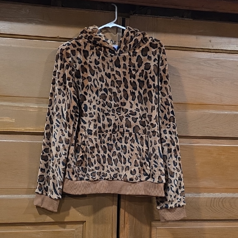 Leopard Print Hooded Pullover Sweatshirt in Tan